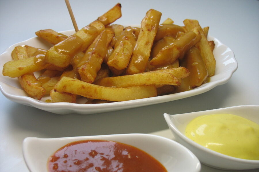 Ich stehe total auf friet sate!