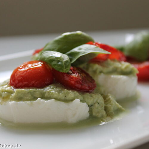 Eine tolle Vorspeise sind die Caprese-Törtchen