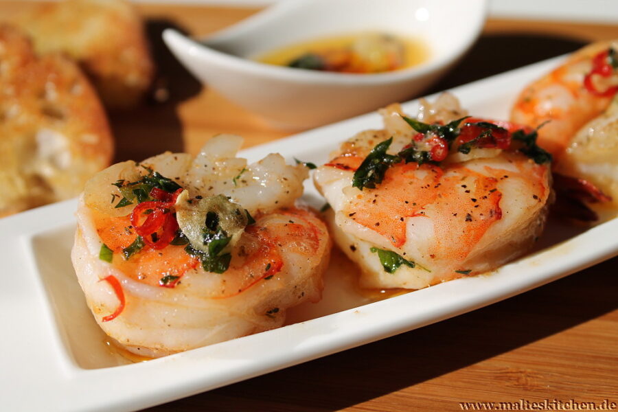 Garnelenpfännchen mit Knoblauch und Peperoni