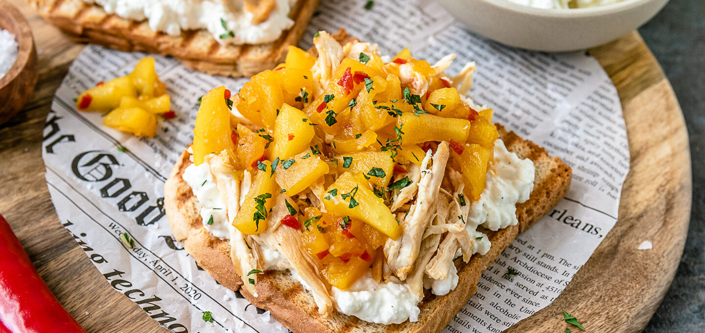 Rezept Sandwich mit Hähnchebrust, Hüttenkäse und Apfel-Chutney