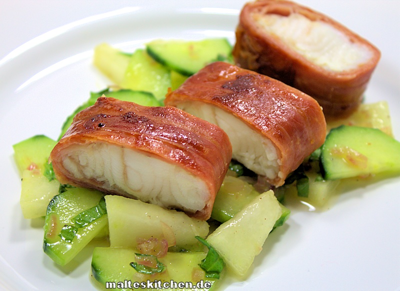 Ein leckeres Steinbeißerfilet mit Gurken-Melonen-Salat