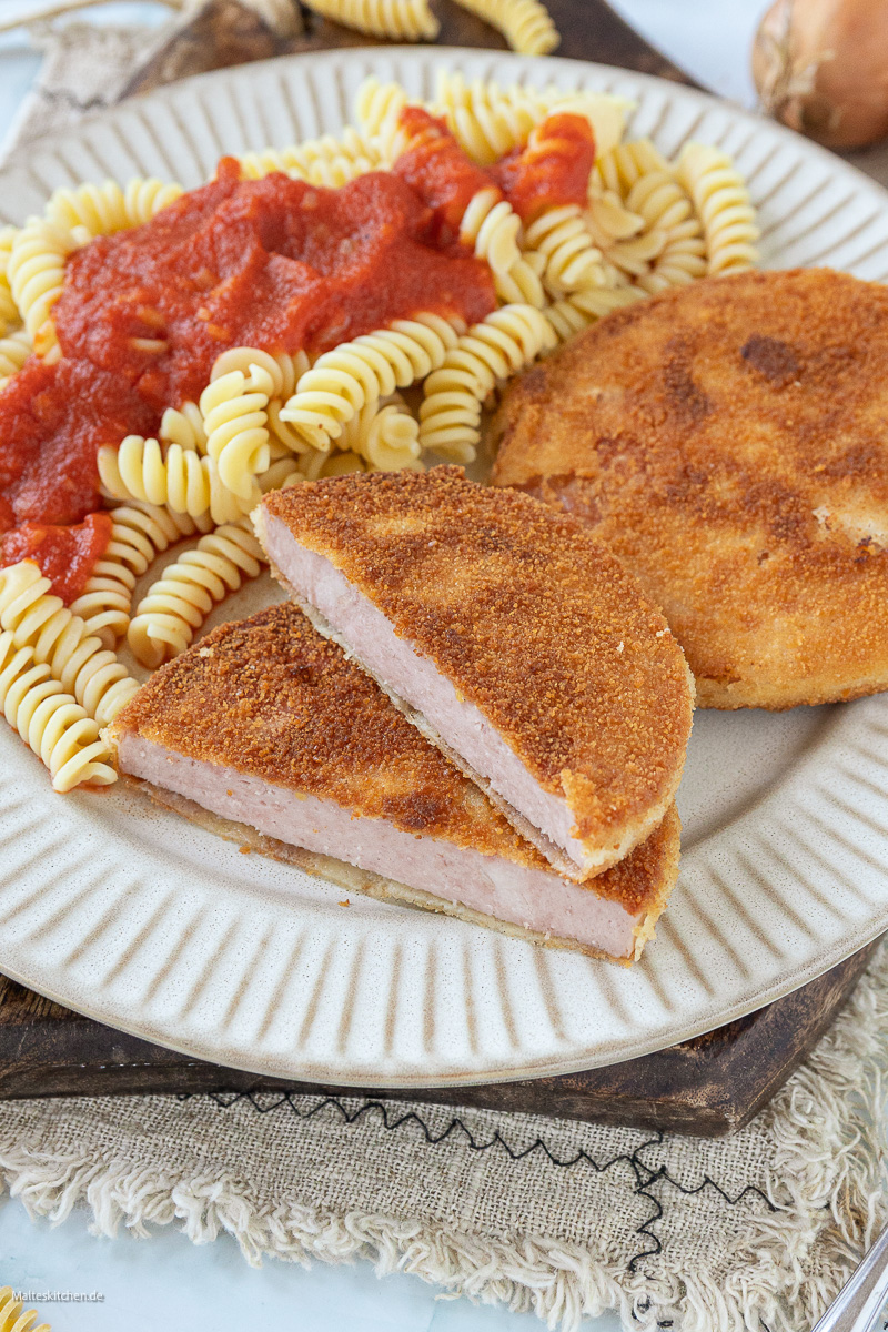DDR Jägerschnitzel mit Nudeln und Tomatensoße