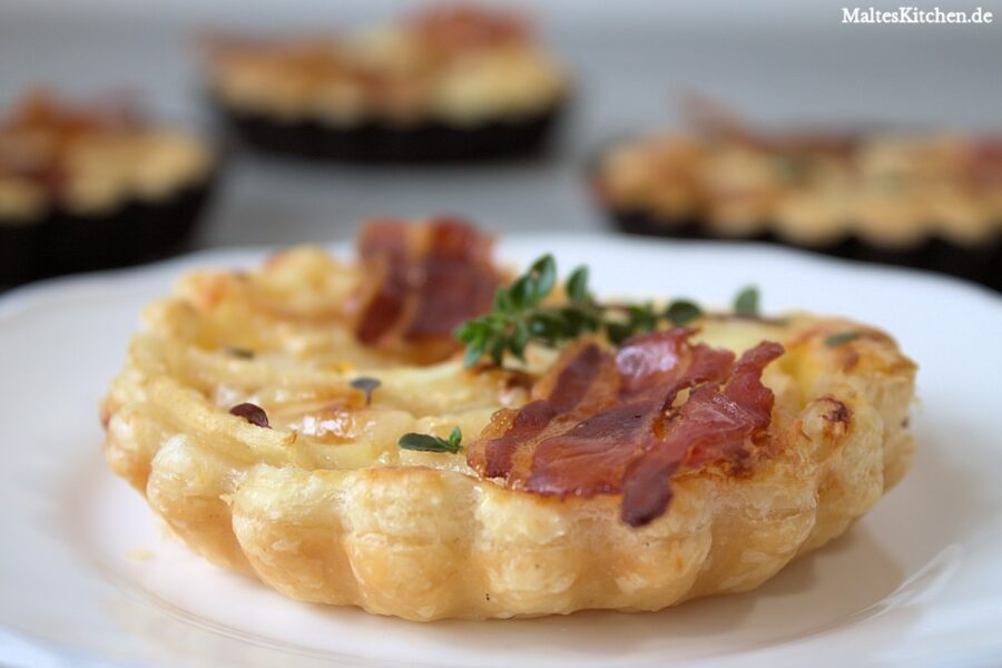 Rezept für eine Birnen-tarte mit Knusperspeck und Gorgonzola