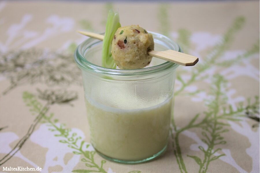 Rezept für eine Frühlingszzwiebelsuppe mit Kartoffel-Speck-Klößchen