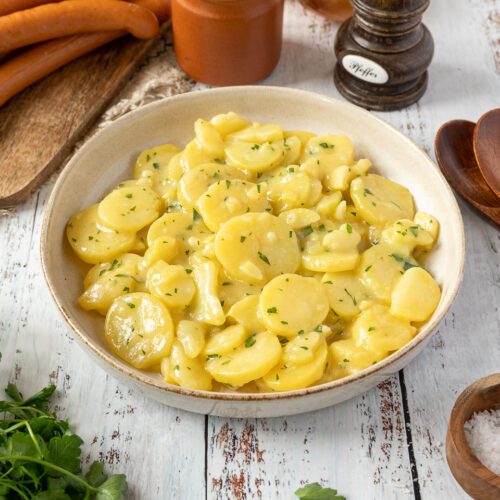 Kartoffelsalat mit Brühe und Senf auf bayrische Art