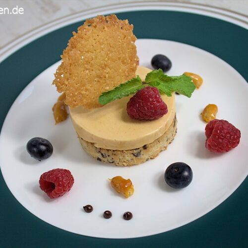 Ein festliches dessert muss hübsch aussehen.