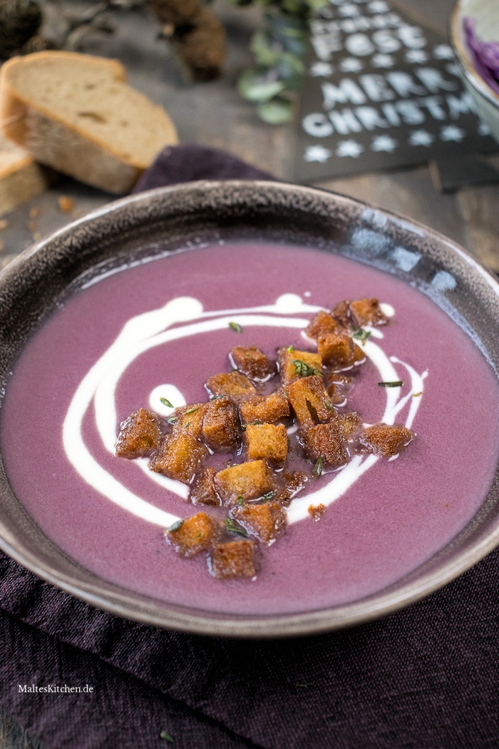 Die Rotkohlsuppe hat eine tolle Farbe