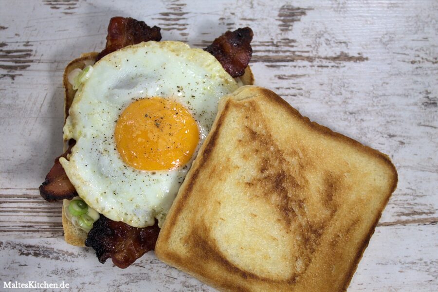 Superlecker zum Frühstück - Toast mit Ahornsirup Speck und Spiegelei