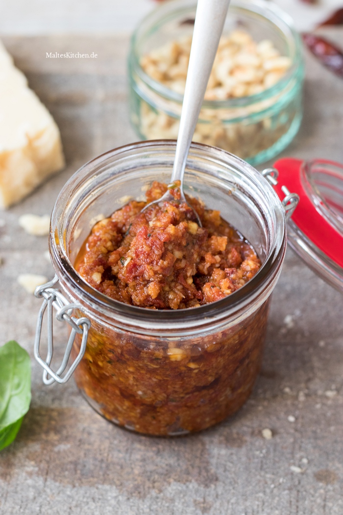 Selbstgemachtes rotes Pesto Rosso