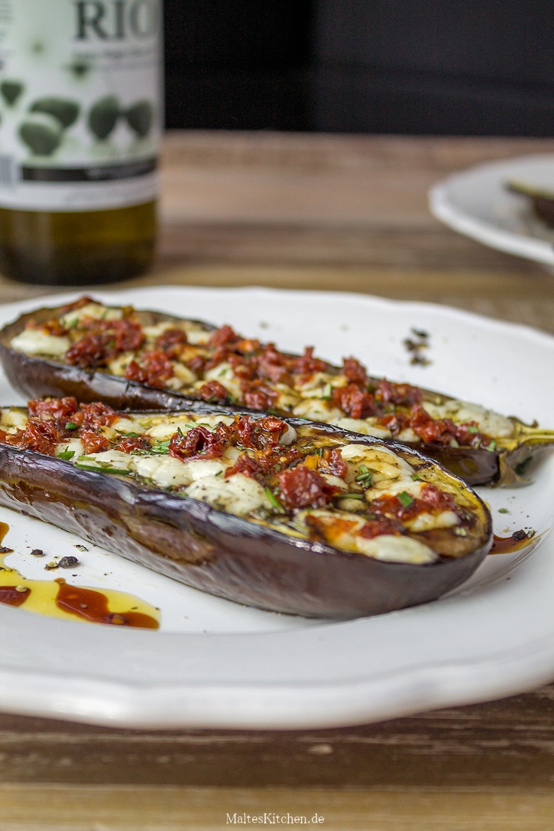 Sehr leckere gerillte Auberginem mit getrockneten Tomaten und Ziegenkäse