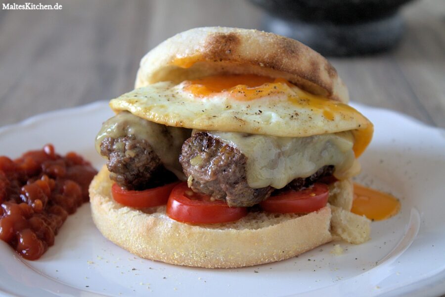 Rezept Breakfast Roll mit Toasties, Rinderhack, Cheddar, Tomaten und Spiegelei