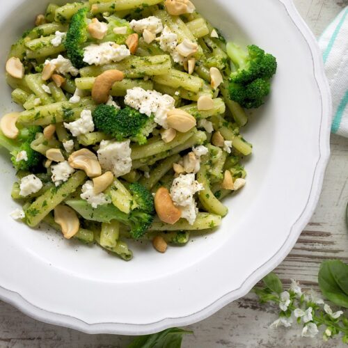 Rezept für Casarecce mit Cashew-Rucola-Pesto und Feta