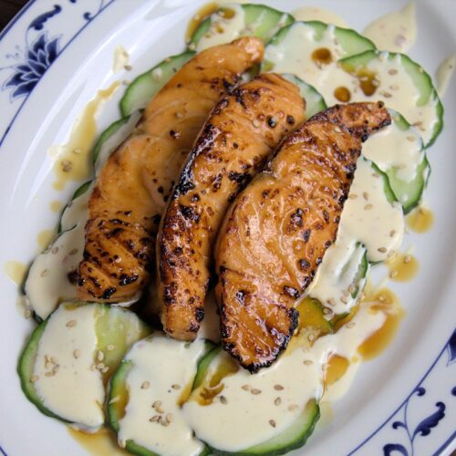 Rezept Teriyaki-Lach mit Gurkensalat, Zitronencreme und Sesam