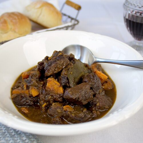 Rezept für ein Ofengulasch mit Süßkartoffeln