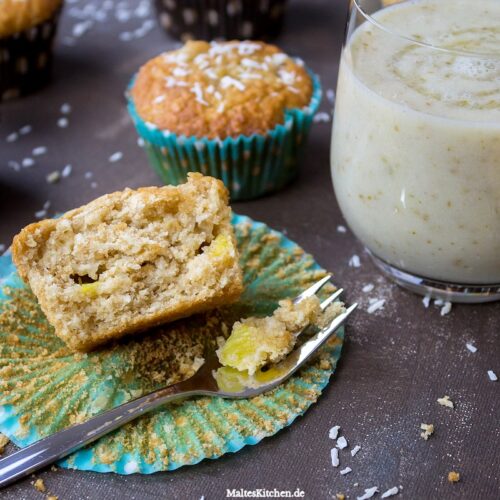Rezept für saftige Ananas-Kokos-Muffins und Birnen-Honig Smoothie