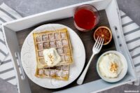 Rezept für Buttermilch-Waffeln mit Blutorangencreme