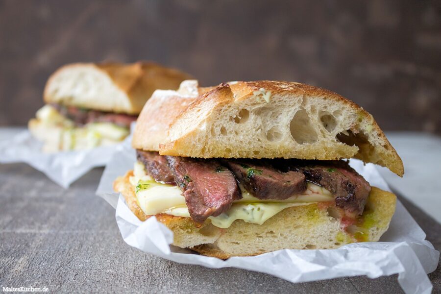 Rezept für ein Lammsteak-Sandwich mit Bärlauchbutter & Taleggio