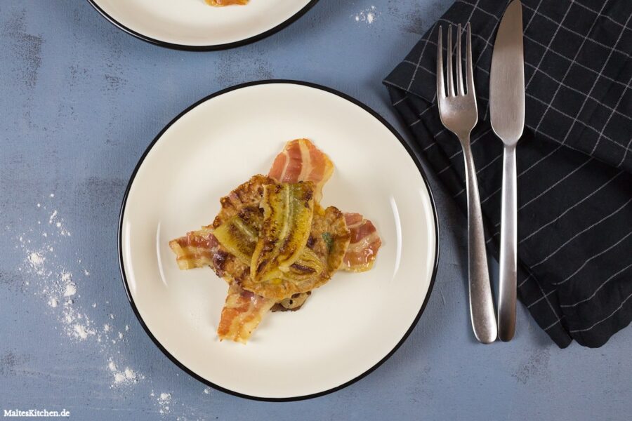 Käse-Mais-Pfannkuchen mit Speck und Bananen