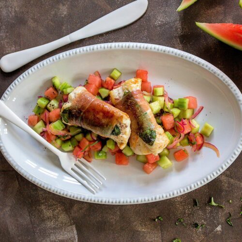 Rezept für ein Rotbarsch-Saltimbocce mit Melonen-Gurken-Salat
