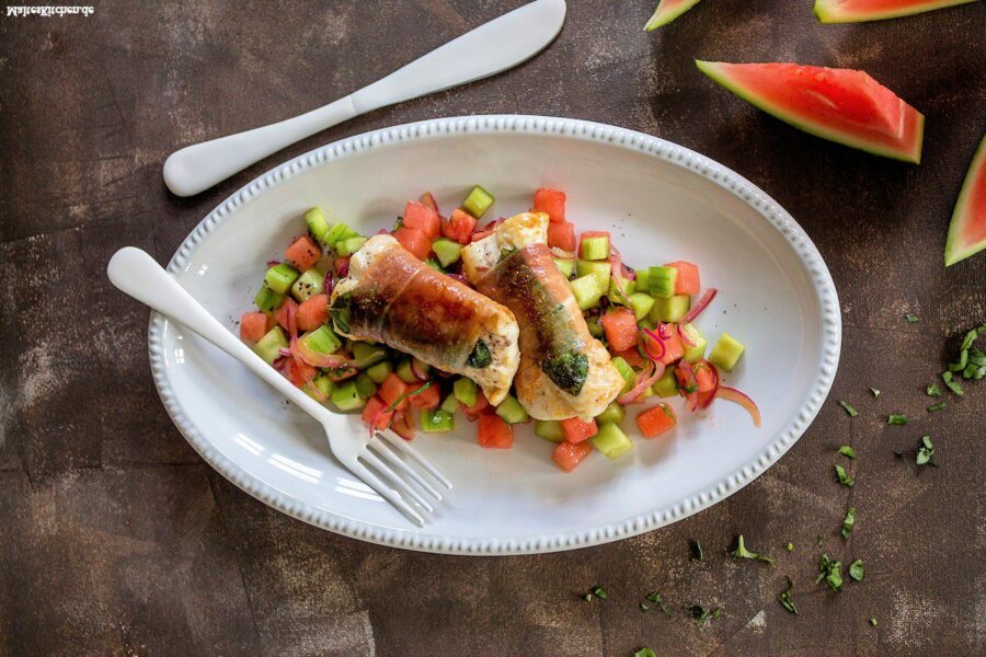 Rezept für ein Rotbarsch-Saltimbocce mit Melonen-Gurken-Salat