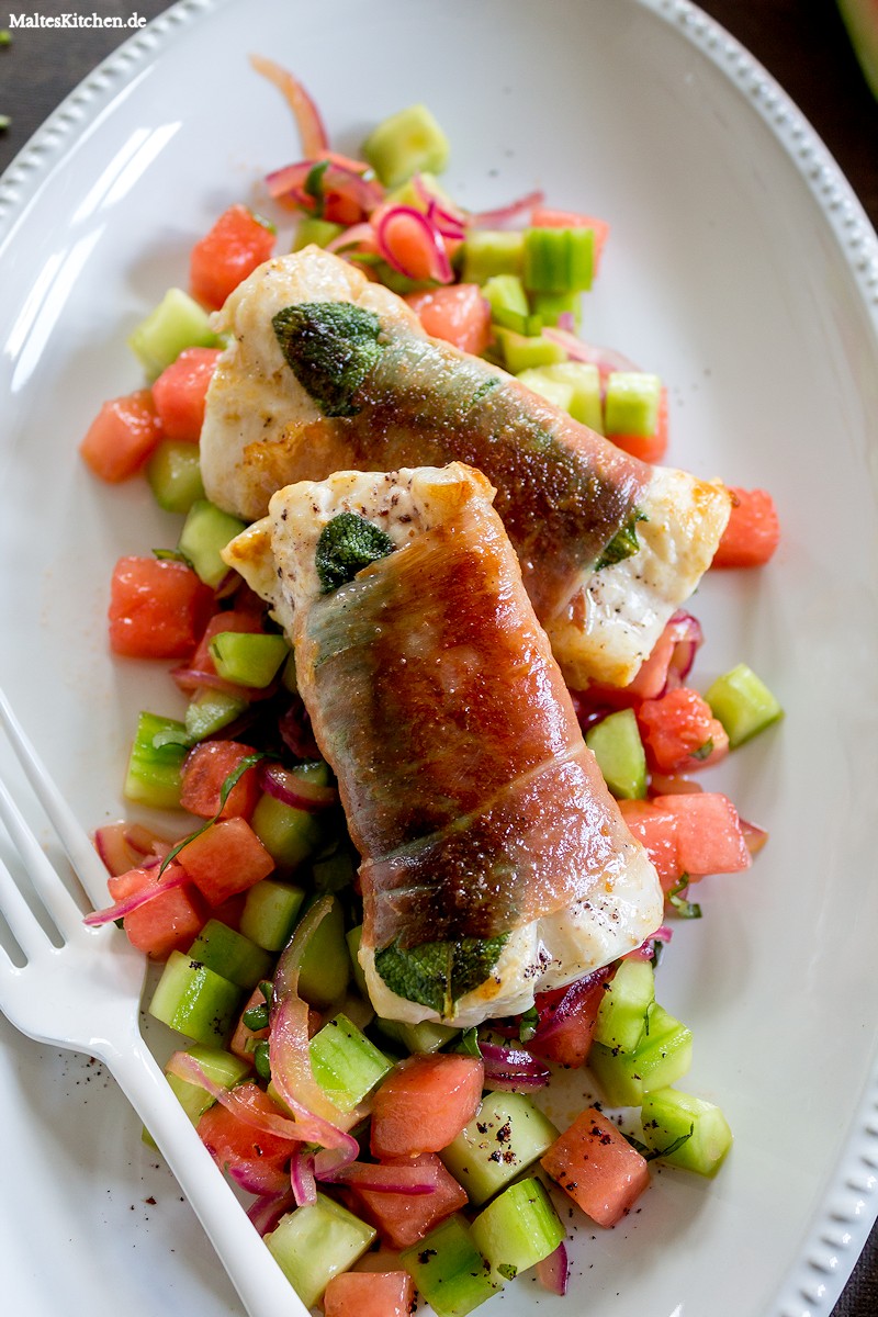 Saftiger Fisch und knackig fruchtiger Salat