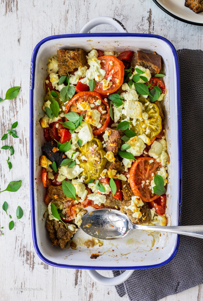 Der Tomatensalat wird im Ofen gebacken