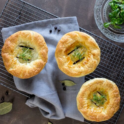 Rezept für einen Beef Pie mit Kabanos und Guiness Bier
