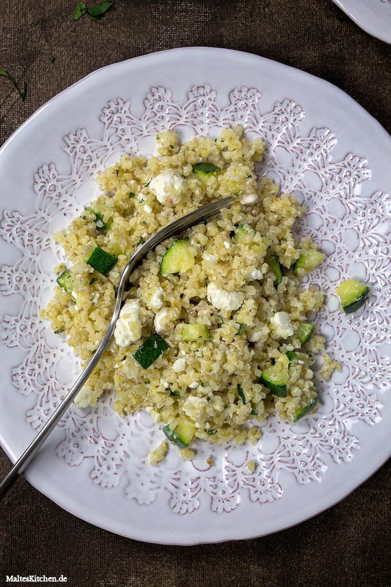 Zucchini, Feta,Minze und Bulgur