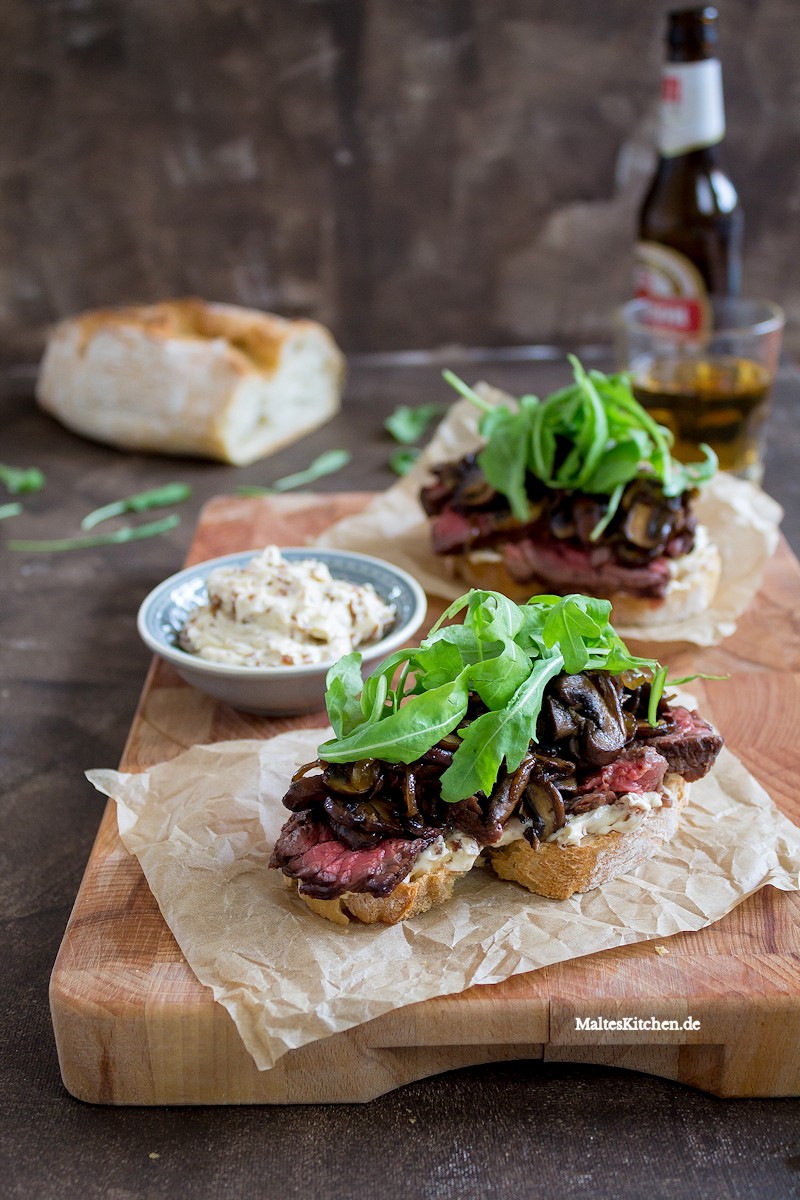 Ein Sandwich mit saftigem Flanksteak, würzigen Champignons und cremiger Portweinbutter