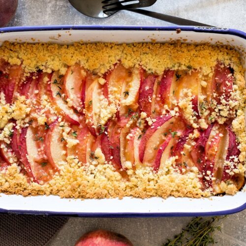 Rezept für ein Pfirsich-Thymian-Crumble