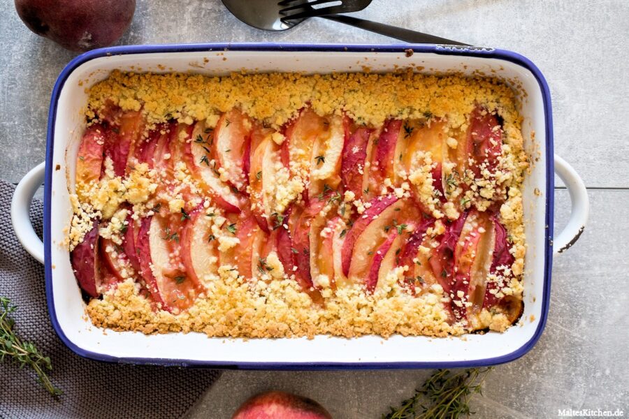 Rezept für ein Pfirsich-Thymian-Crumble