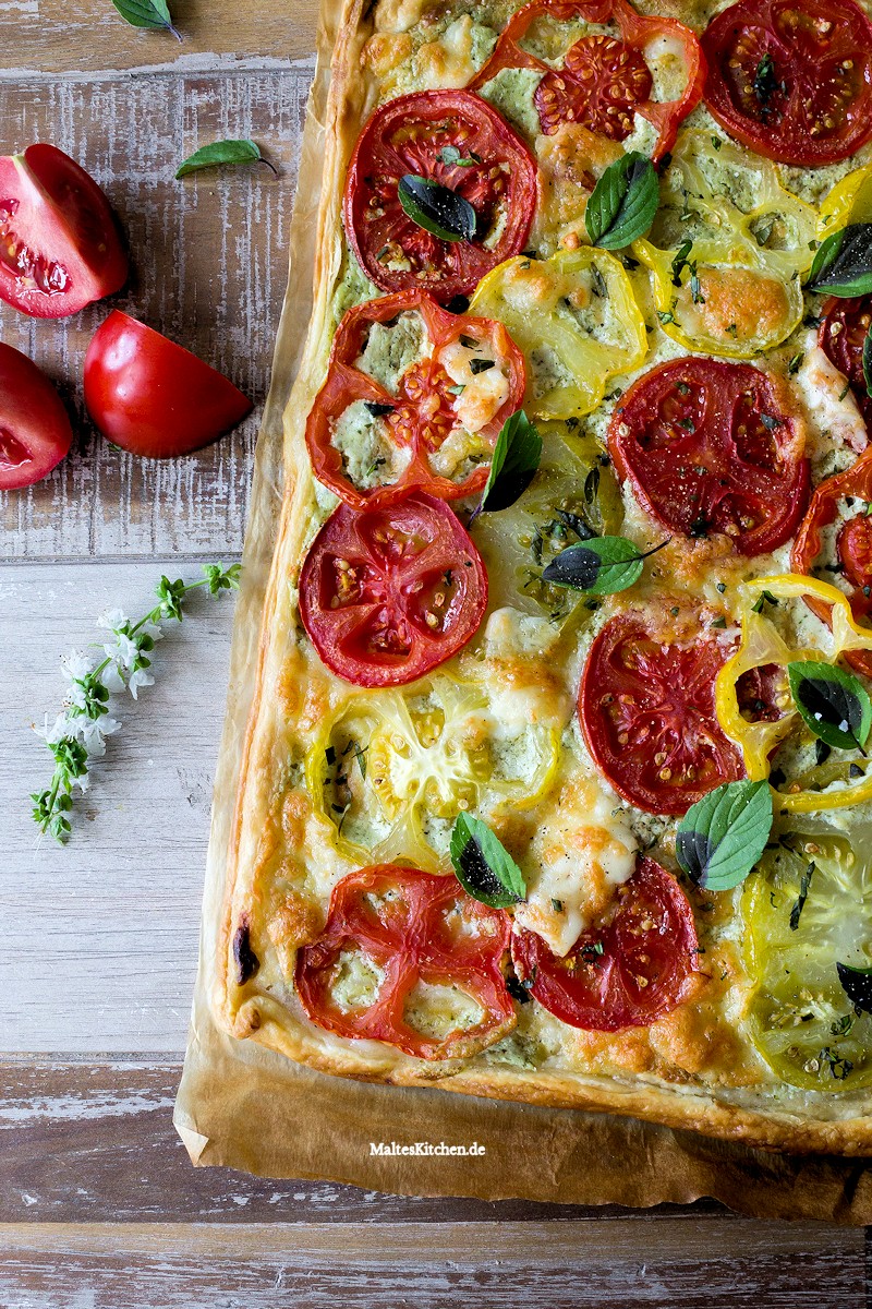 Blätterteig Tomaten-Tarte mit Ricotta-Basilikum-Creme