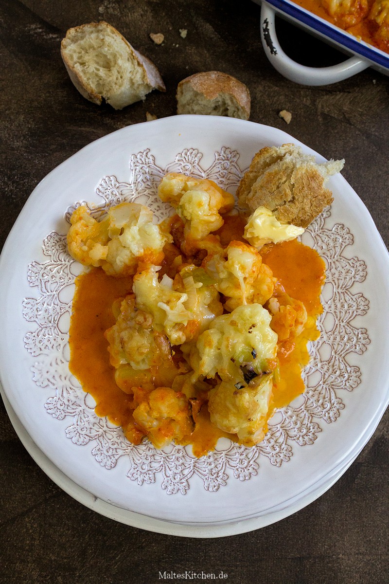 Blumenkohl überbacken mit Käse in Paprika-Rahm-Sauce