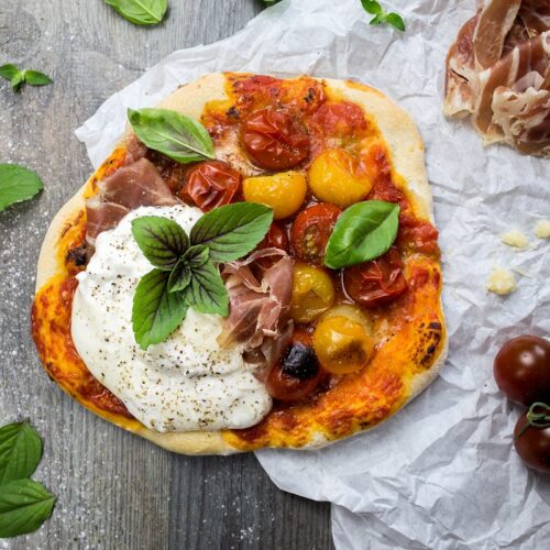 Rezept Pizza mit Burrata, Parmaschinken & Kirschtomaten