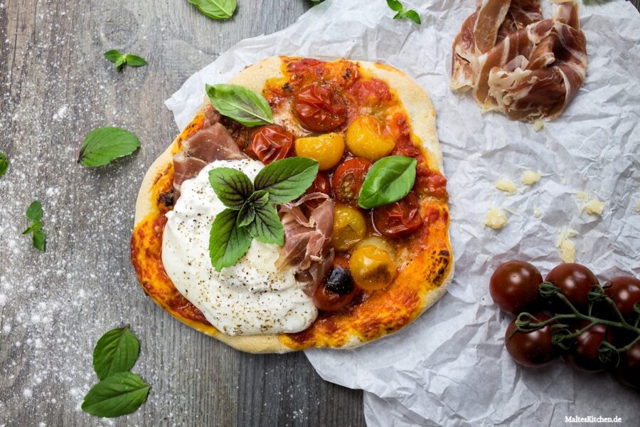 Rezept Pizza mit Burrata, Parmaschinken & Kirschtomaten