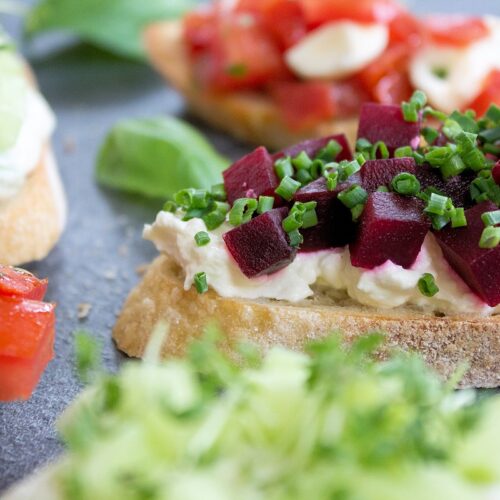 Rezept für Bruschetta mit Meerrettich und roter Beete