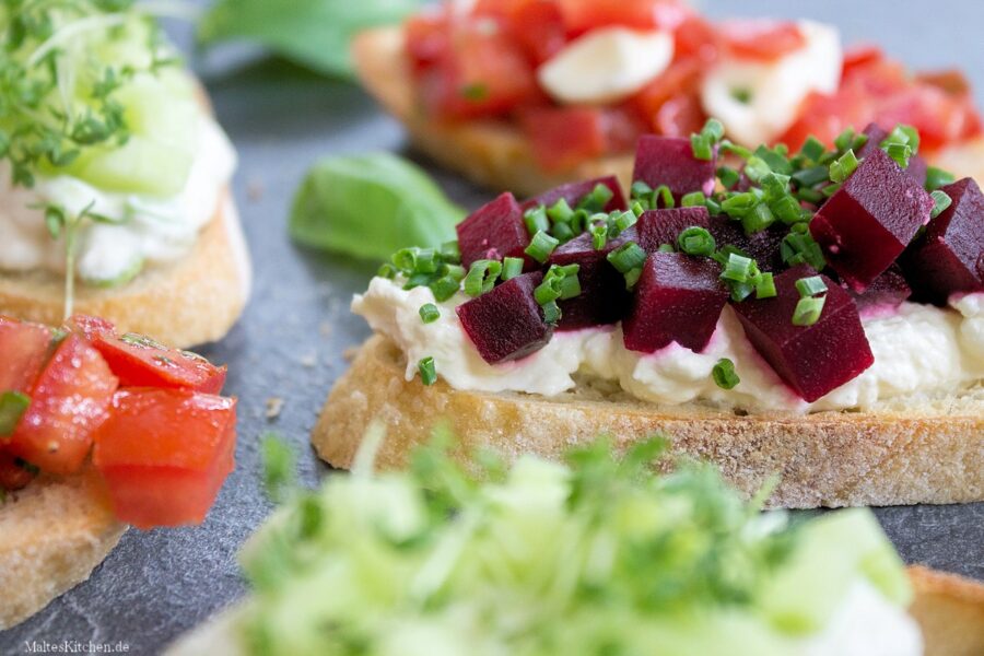 Rezept für Bruschetta mit Meerrettich und roter Beete