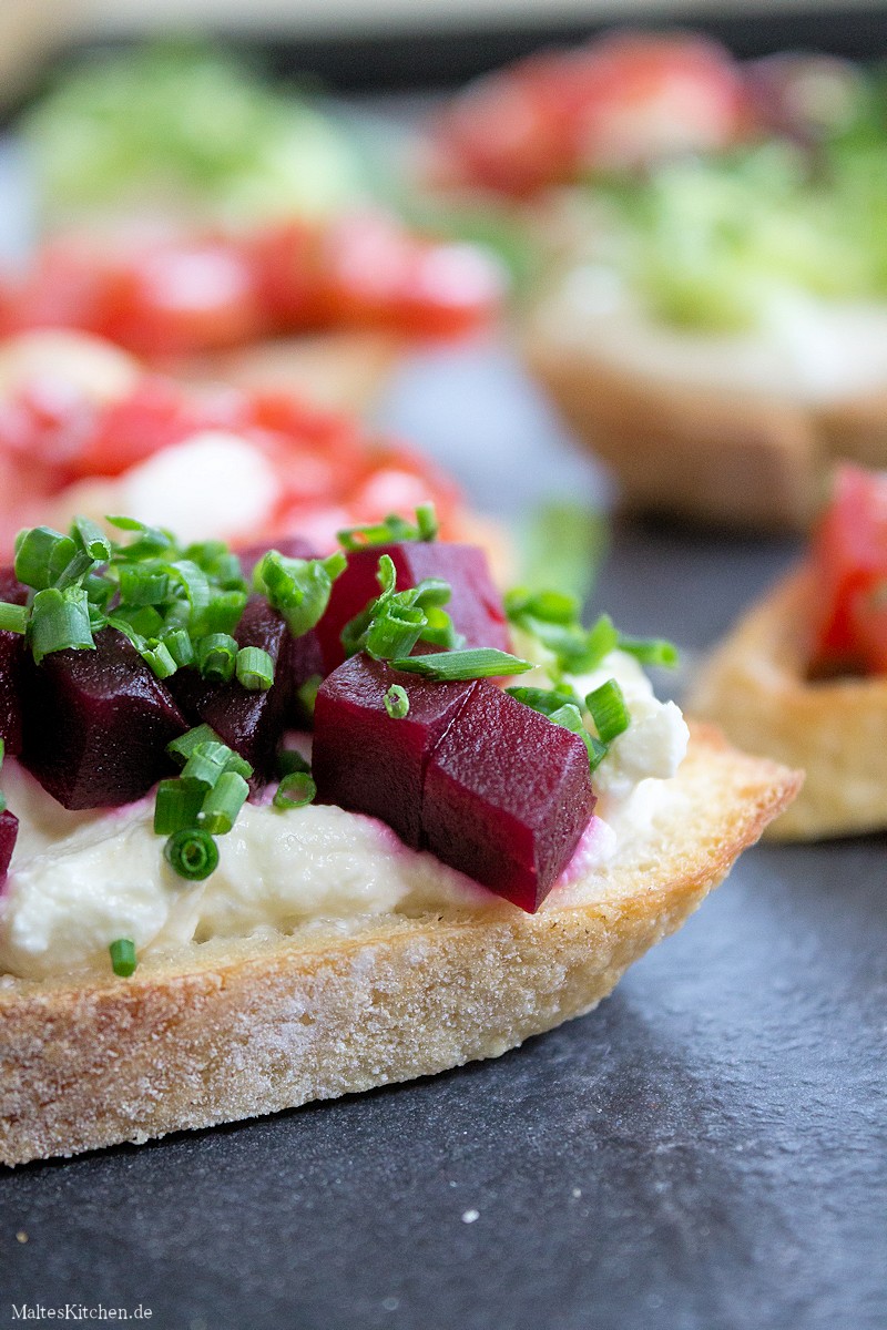 Leckere Bruschetta mit roter Beete