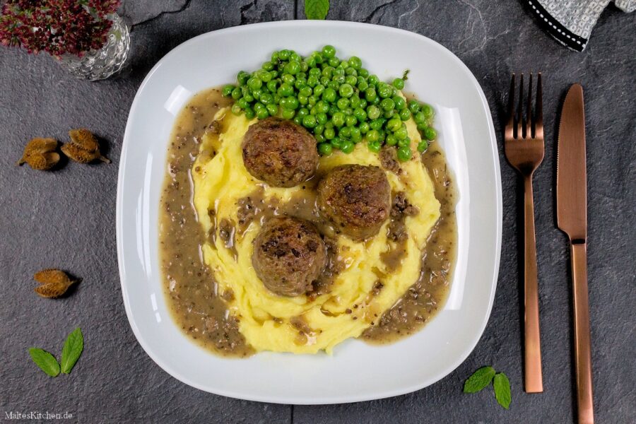 Rezept für Hackbällchen mit Cheddar und Bratensauce