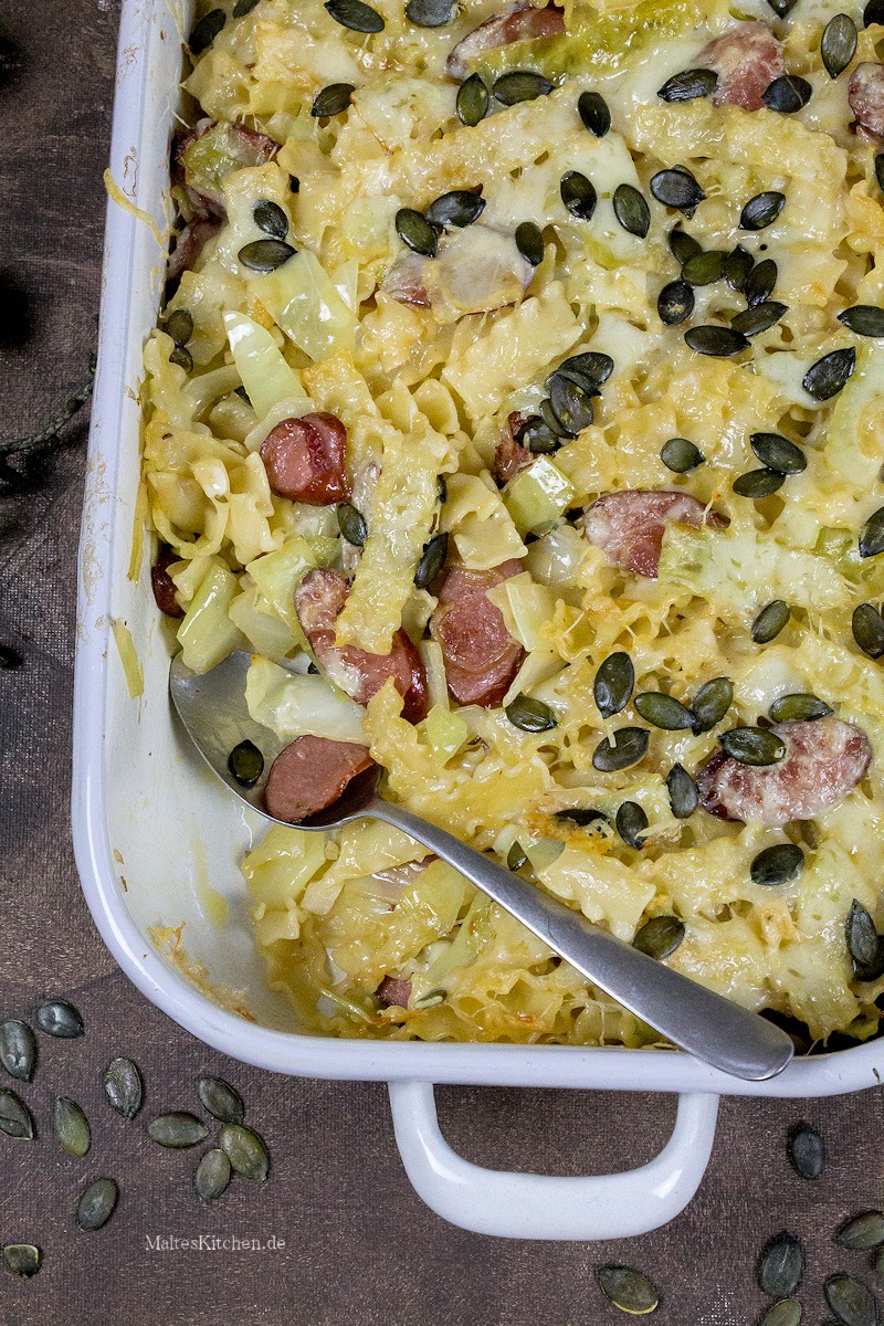 Krautfleckerl mit Cabanossi und Kürbiskernen