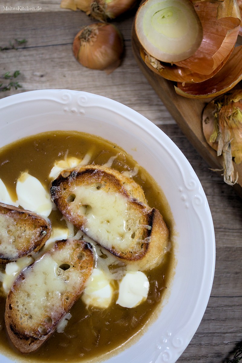 Zwiebelsuppe nach französischer Art