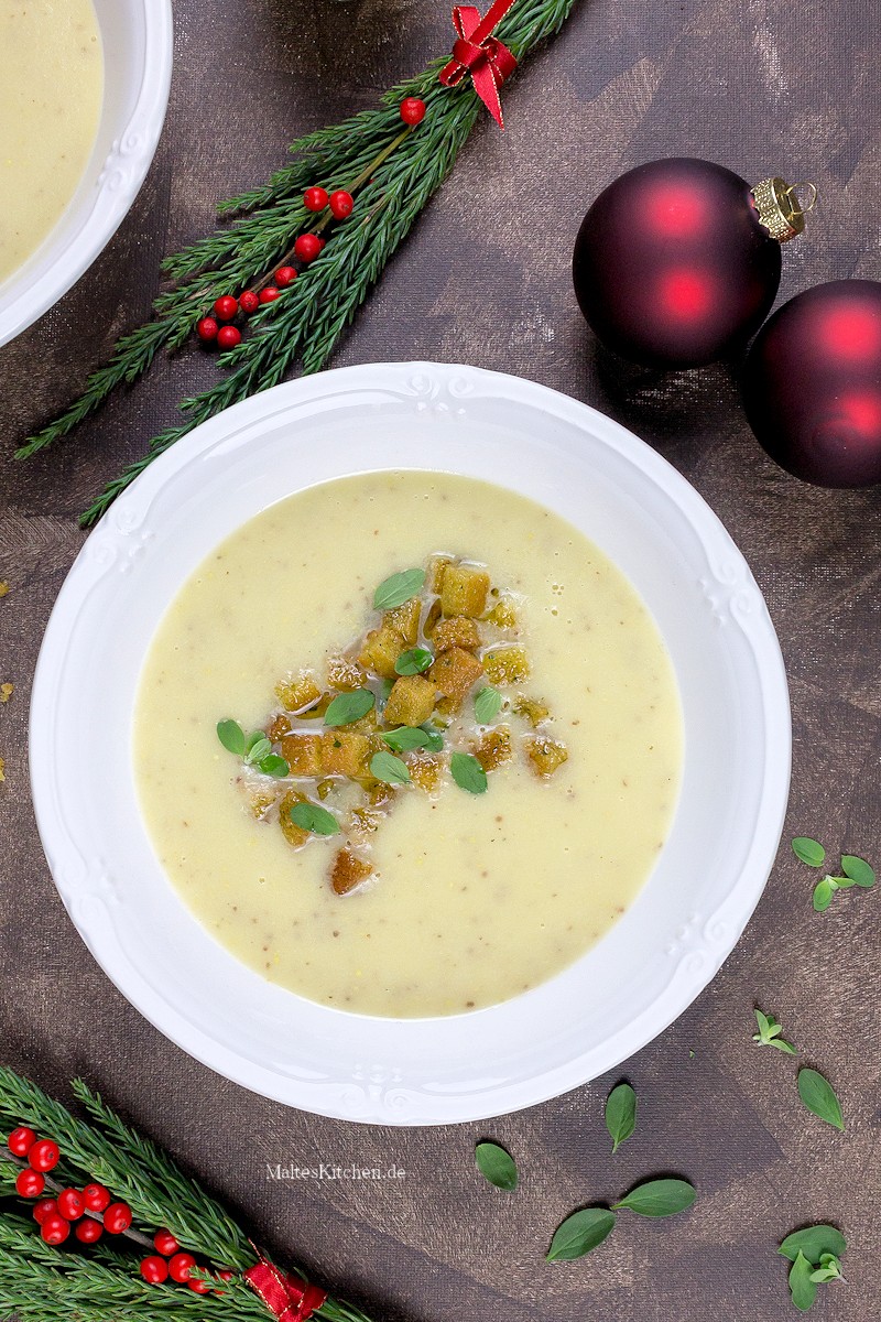 Leckere Suppe mit Apfel, Sellerie und Senf
