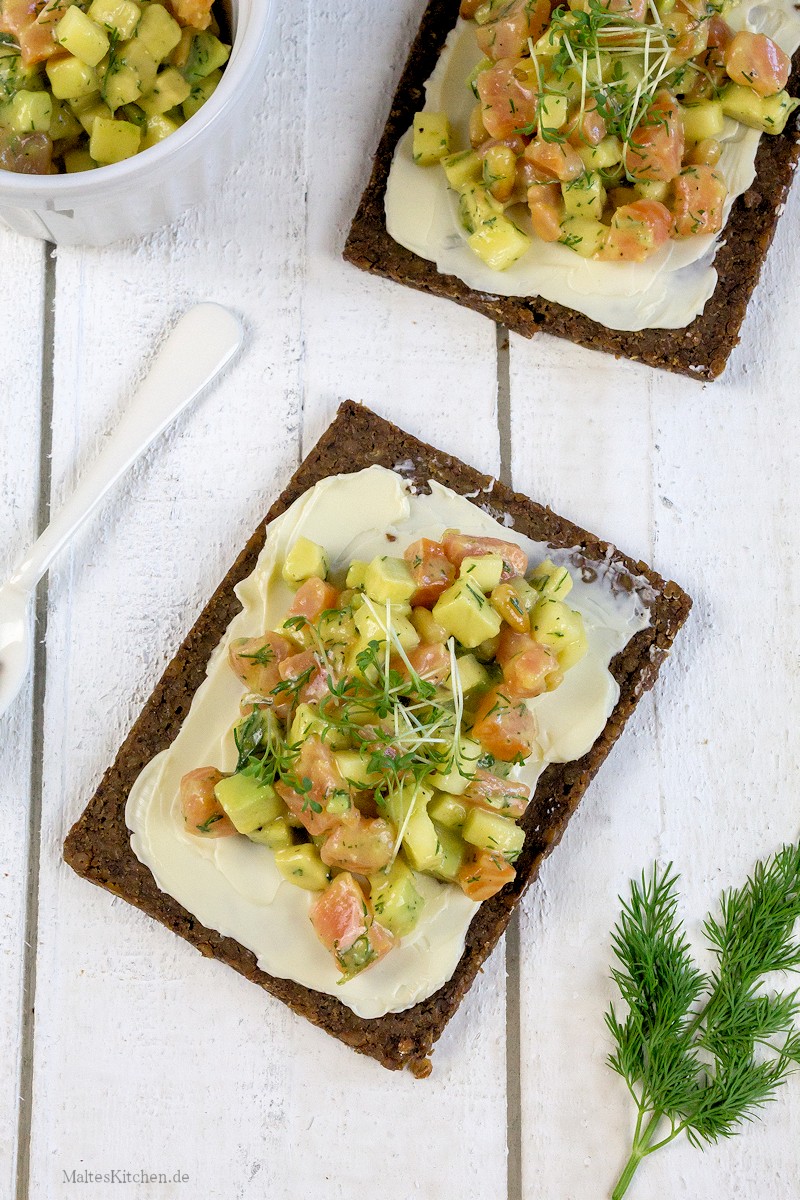 Tatar mit Lachs, Avocado und Honig-Senf