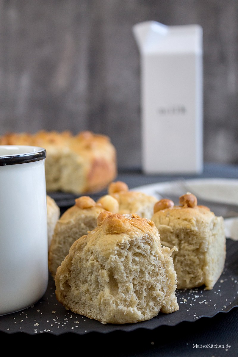 Hefe Bananenbrötchen mit Macadamias