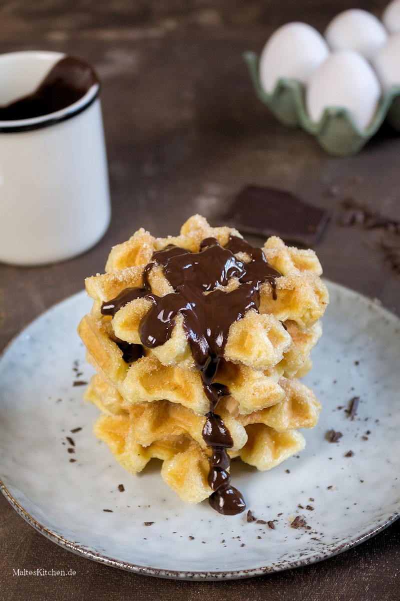 Waffeln mit Schokosoße