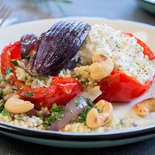 Rezept geröstete Paprika gefüllt mir Couscous, Hüttenkäse & Cashewkernen