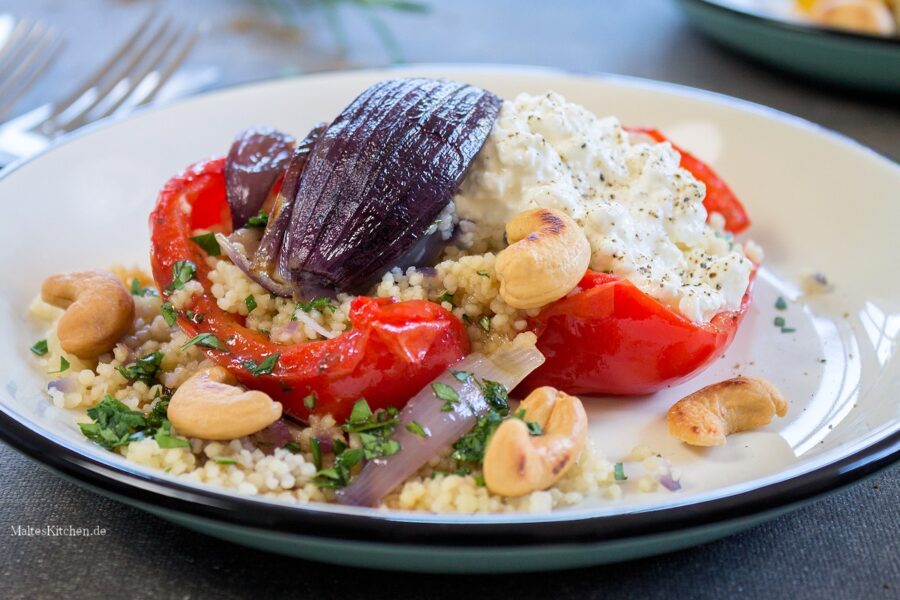 Rezept geröstete Paprika gefüllt mir Couscous, Hüttenkäse & Cashewkernen