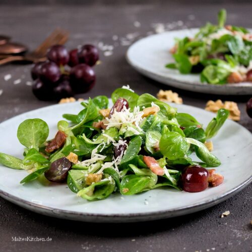 Rezept für einen Feldsalat mit einer Trauben-Speck-Vinaigrette