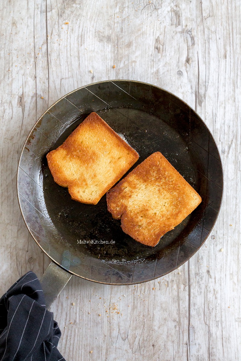 Brioche in der Pfanne geröstet