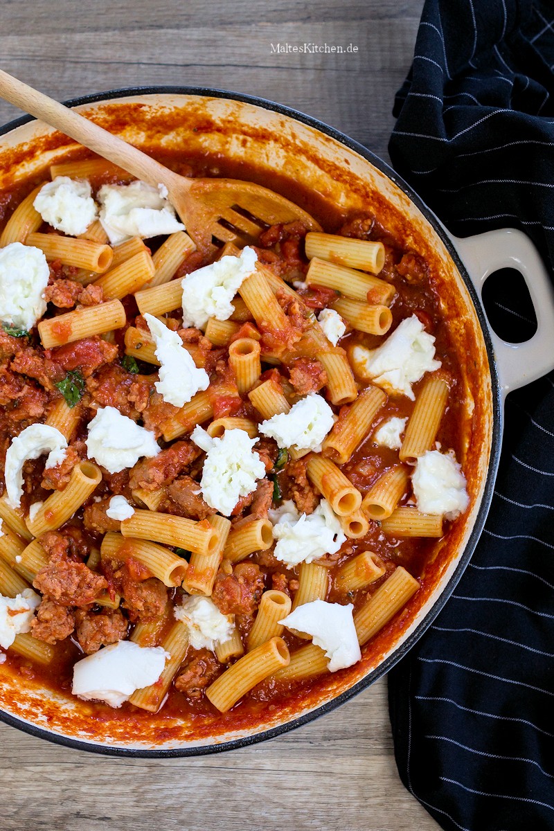 Tomatensauce mit Büffelmozzarella